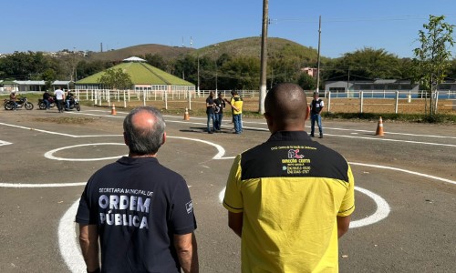 Prefeitura implanta nova sinalização na Ilha São João para formação de condutores em VR